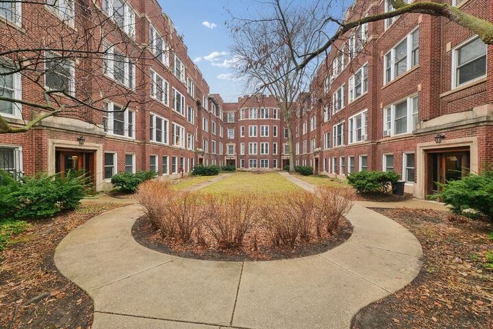 Property Photo:  5470 S Woodlawn Avenue 1E  IL 60615 