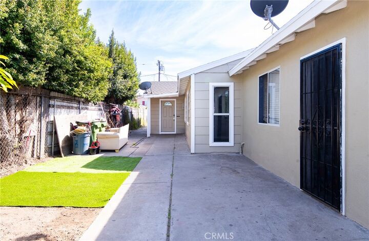 Property Photo:  124 W Caldwell  CA 90220 