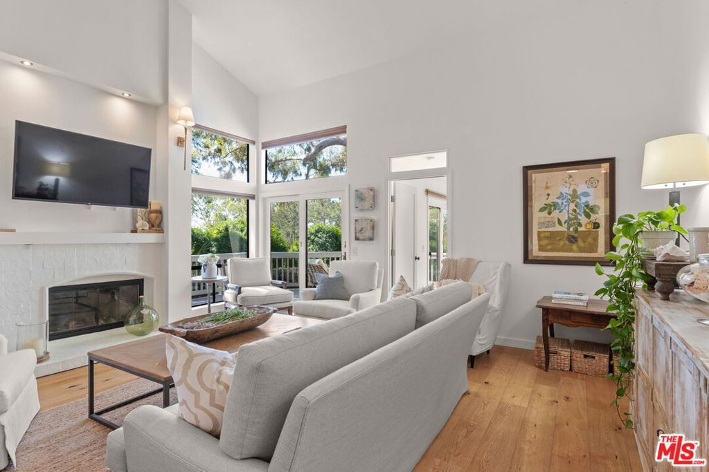 Property Photo:  11 Rocky Knoll 12  CA 92612 