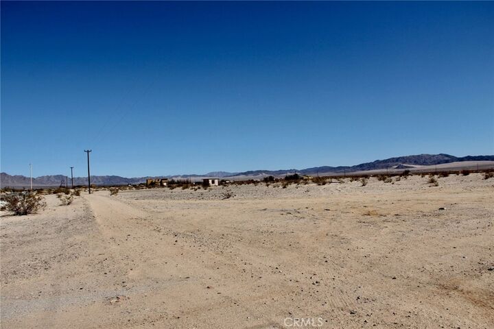Property Photo:  6281811 Amboy Road  CA 92277 
