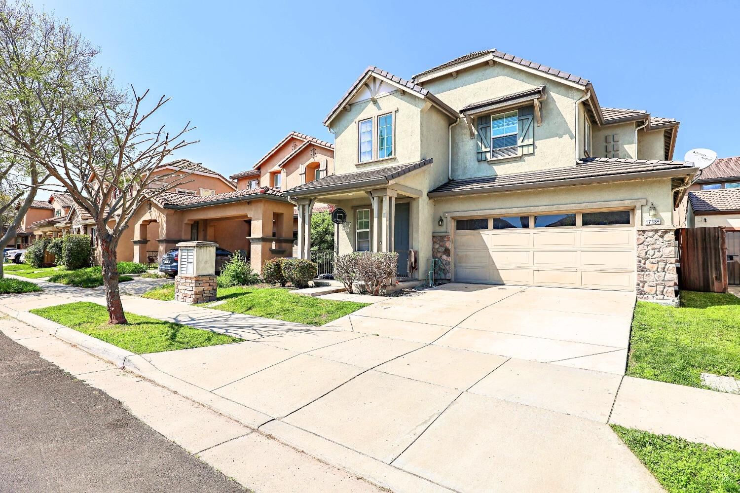 Property Photo: 17385 Stone Celler Way CA 95330