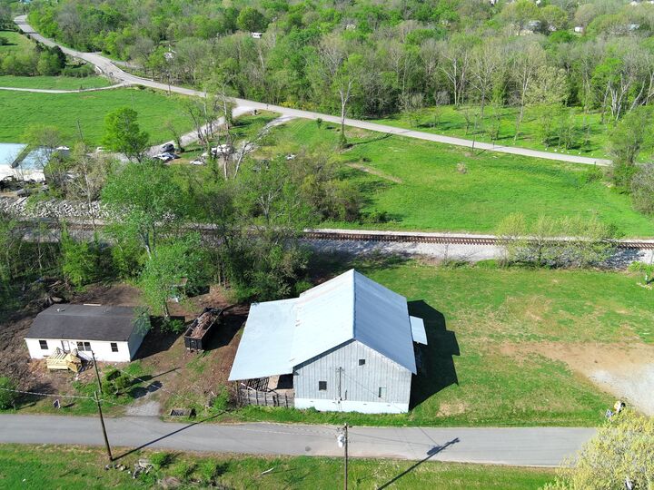 Property Photo:  104 Hinkle Hill St E  TN 37020 