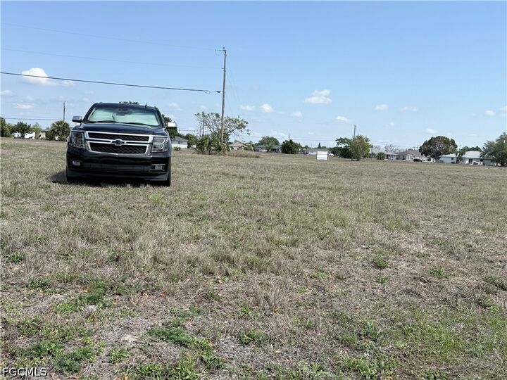 Property Photo:  1115 NE 7th Street  FL 33909 