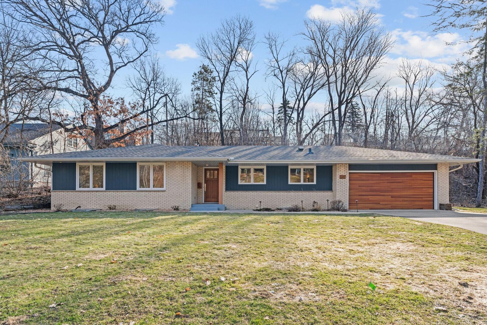 Property Photo:  409 Westwood Drive S  MN 55416 