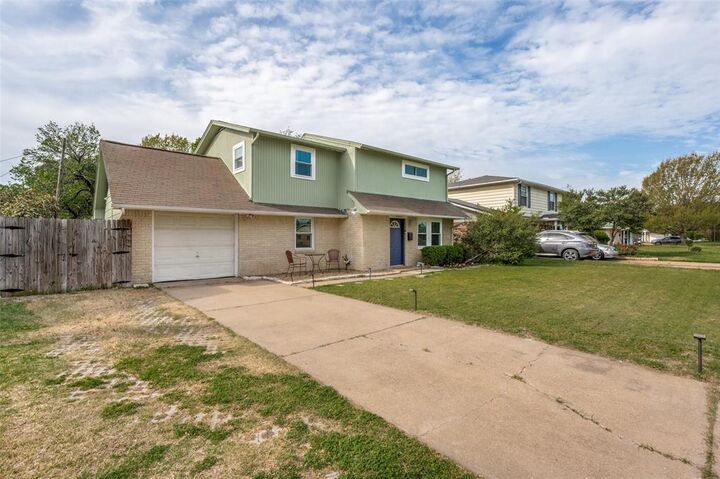 Property Photo: 2924 W 11th Street TX 75060