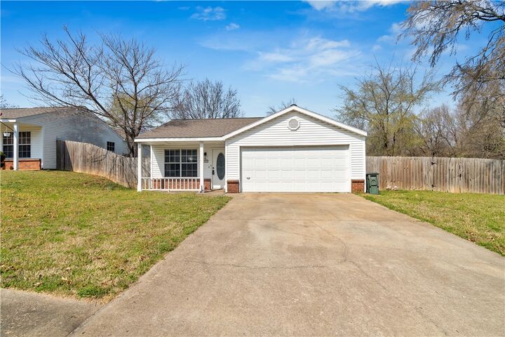 Property Photo: 3032 W Essex Drive AR 72704