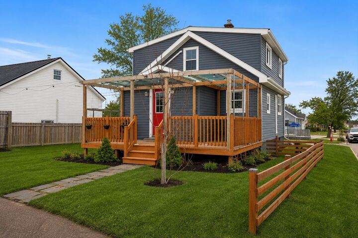Property Photo: 413 Hawthorne Avenue PE C1N 2E3