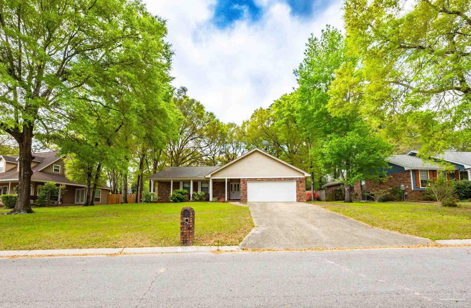 Property Photo:  10011 Hollowbrook Dr  FL 32514 