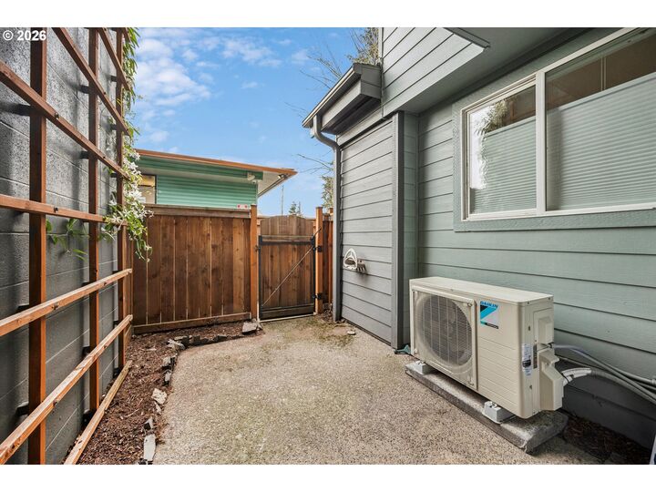 Property Photo:  7232 N New York Ave 6  OR 97203 