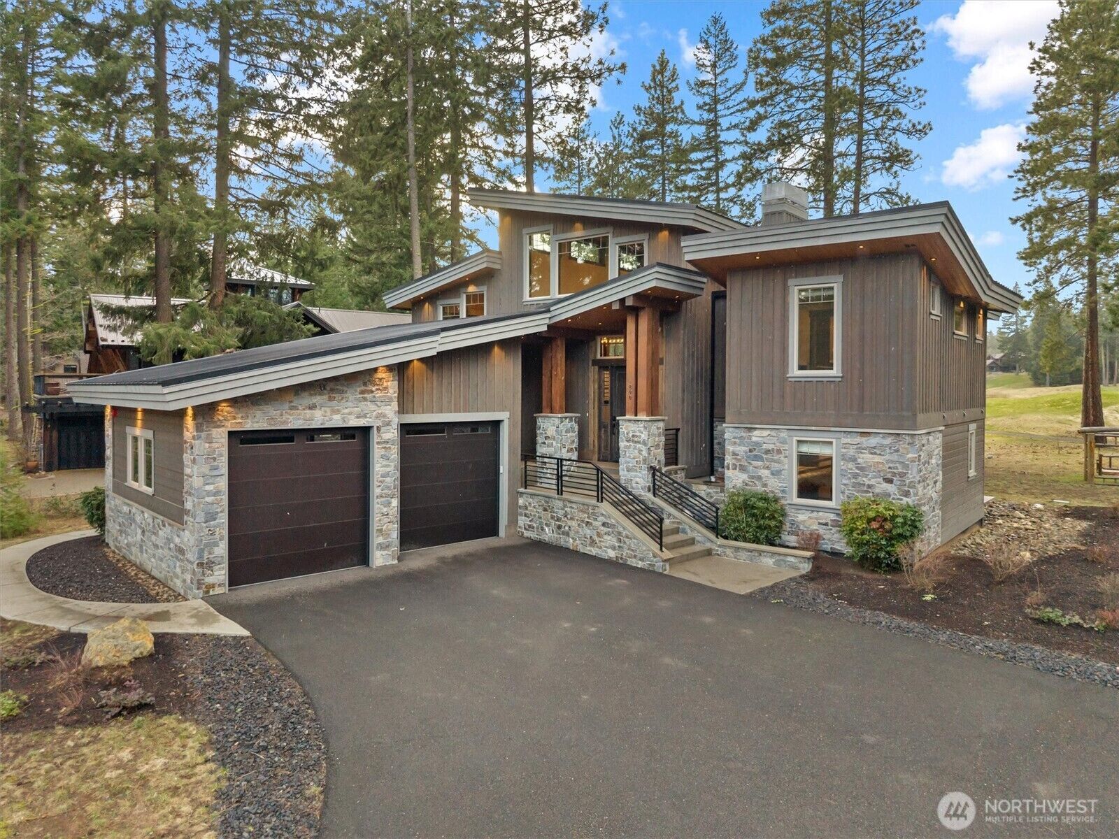 Property Photo: 890 Larkspur Loop WA 98922