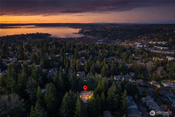 Property Photo:  2727  101st Place NE  WA 98004 