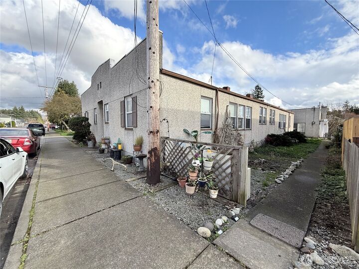 Property Photo:  606  Greenleaf Avenue  WA 98233 