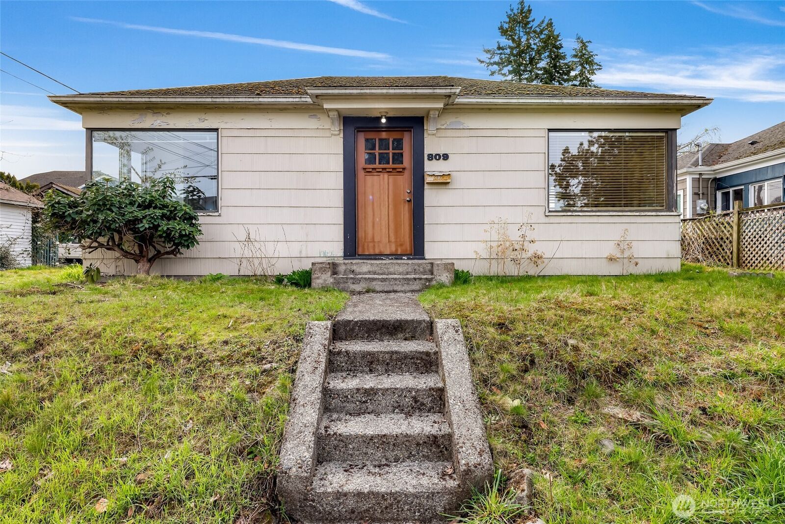 Property Photo:  809 W Connecticut Street  WA 98225 