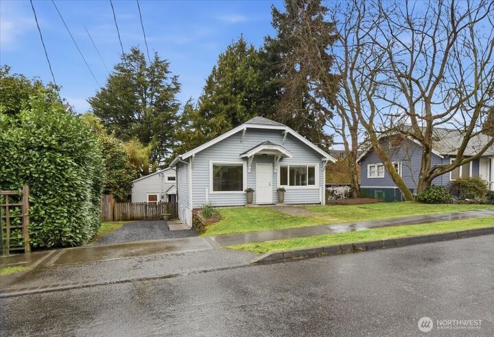 Property Photo:  8553  Dayton Avenue N  WA 98103 