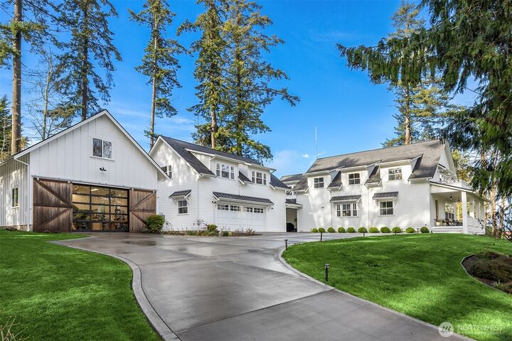 Property Photo: 10717 NE Manitou Park Boulevard WA 98110