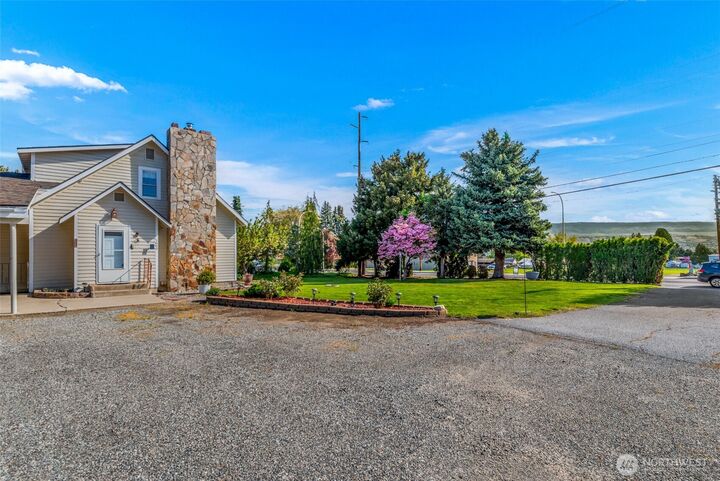 Property Photo:  1000 N Western Avenue  WA 98801 