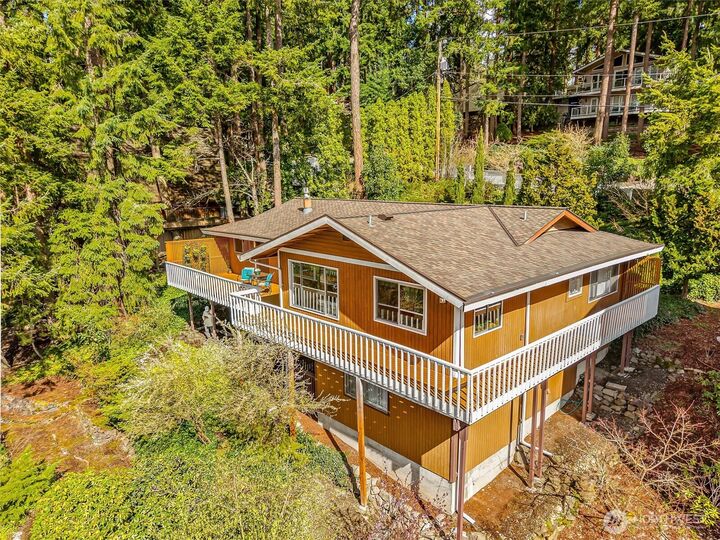 Property Photo:  919  207th Avenue NE  WA 98074 