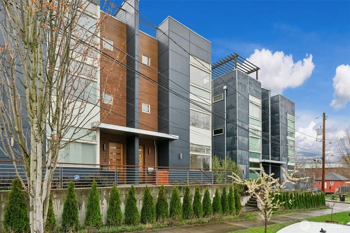 Property Photo:  2114 E James Street  WA 98122 