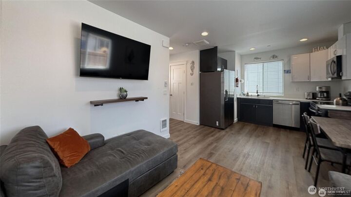 Property Photo:  890  Magellan Avenue NE 3  WA 98569 