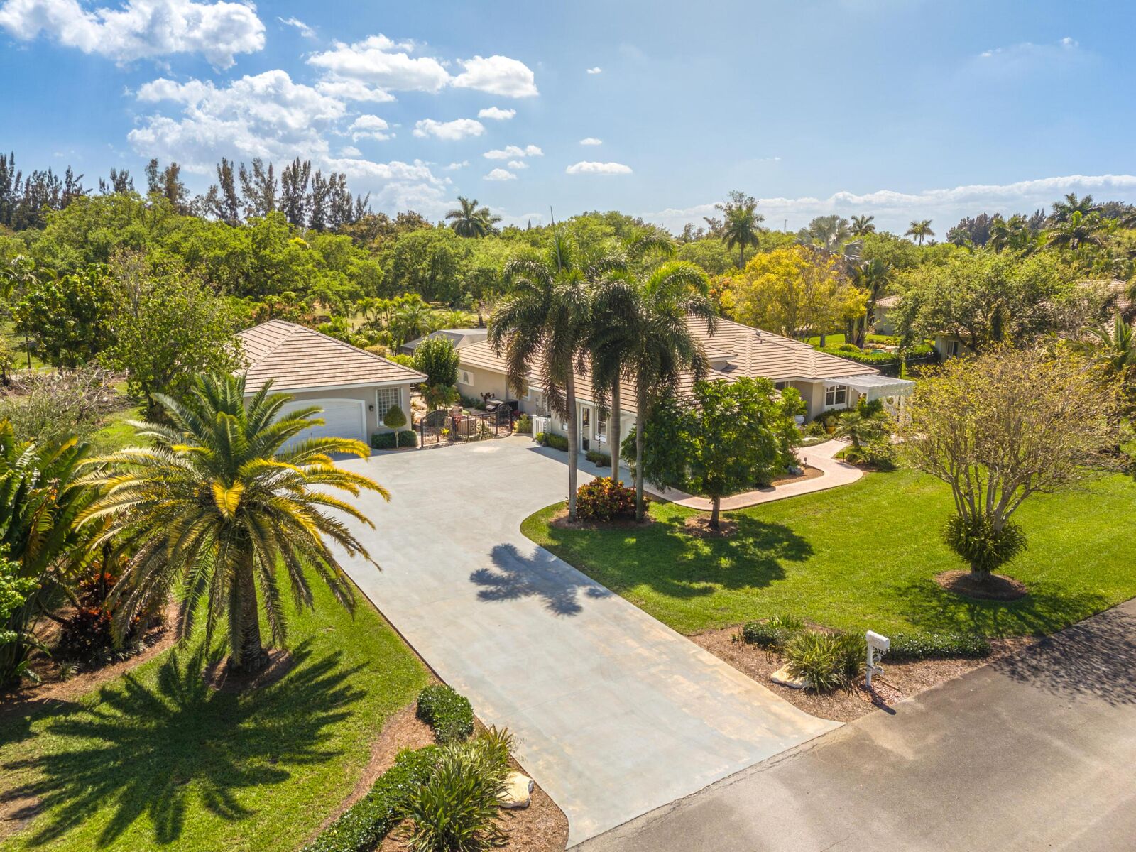 Property Photo: 5970 SW 55th Street FL 33314