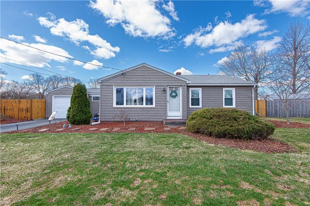 Property Photo:  38 Meadowcrest Drive  RI 02915 