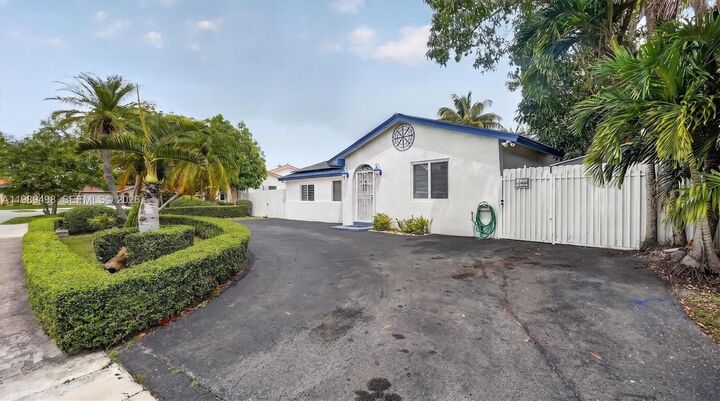Property Photo: 15022 SW 67th Ln FL 33193