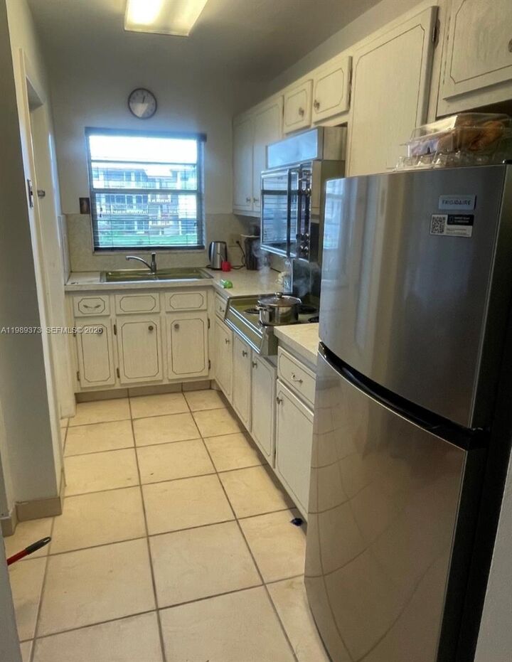 Property Photo:  5300 Washington St F215  FL 33021 
