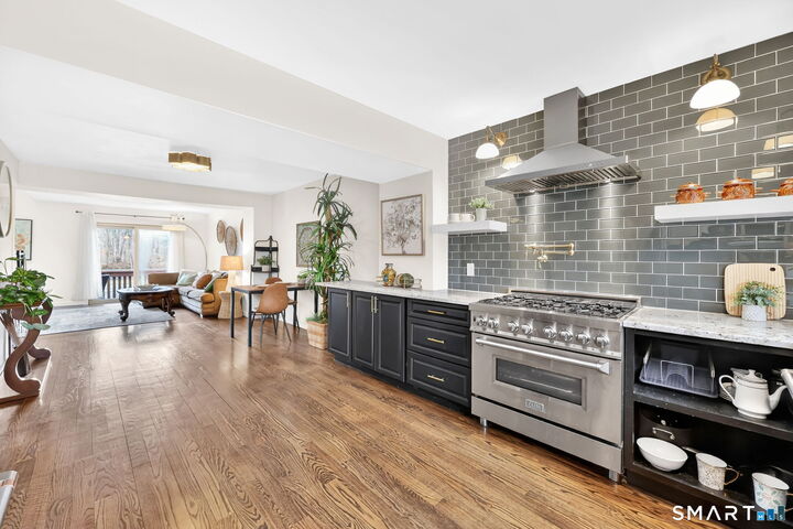 Property Photo: 8 Whirling Dun 8 CT 06019