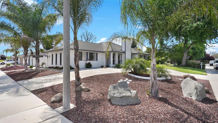 Property Photo:  2323 E Hillcrest Avenue  CA 93292 