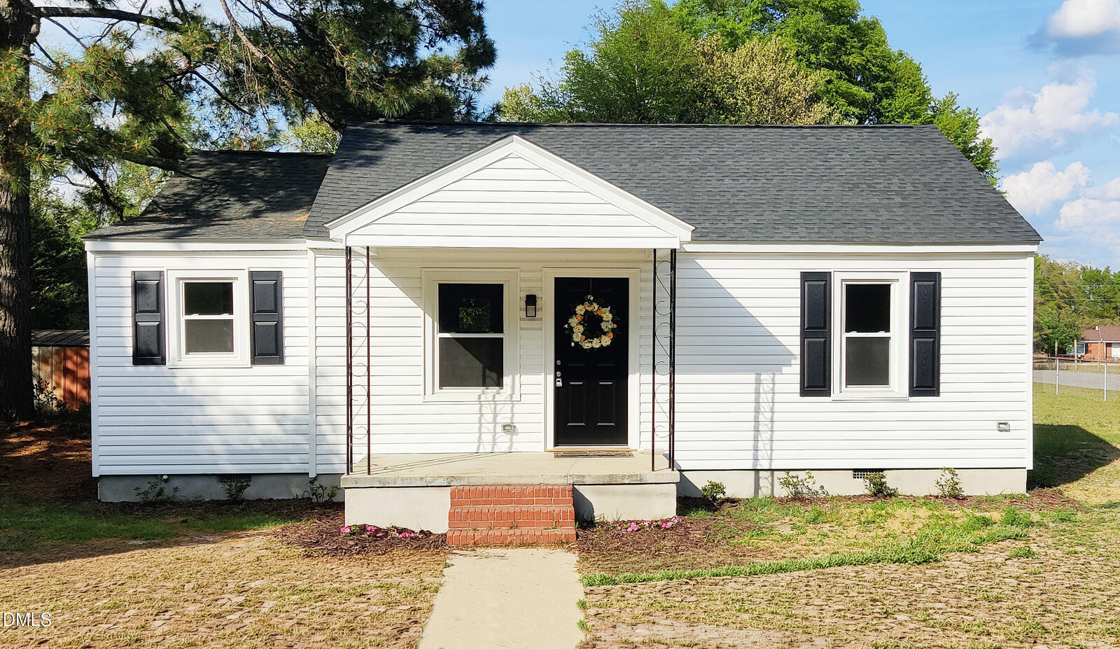 Property Photo: 404 Ladley Street NC 28306