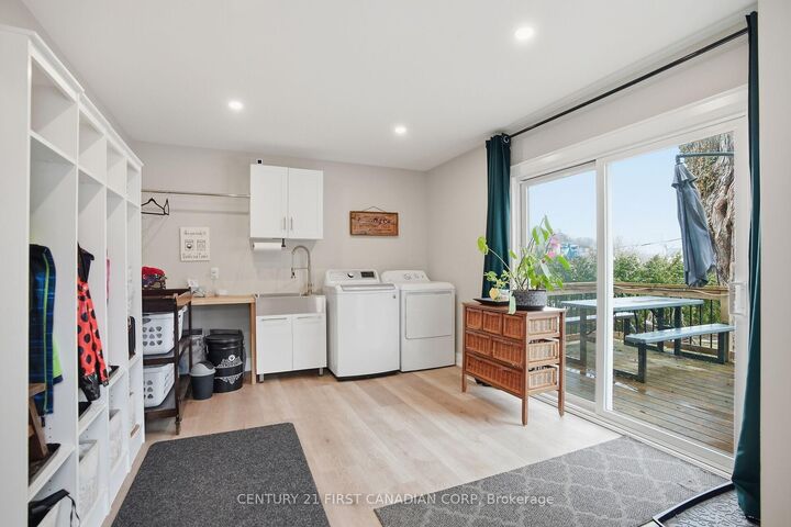 Property Photo:  76 High Street  ON N6C 4J9 