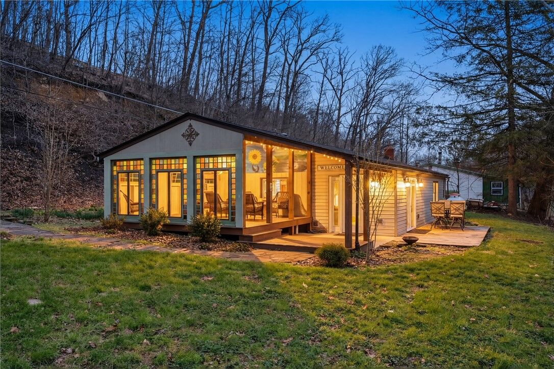 Property Photo:  142 Twin Lakes Dr  PA 16063 