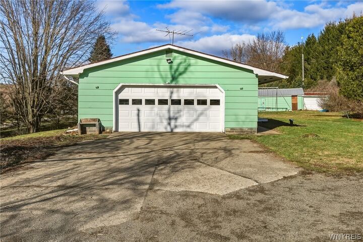 Property Photo:  1040 W Hughes Road  NY 14009 