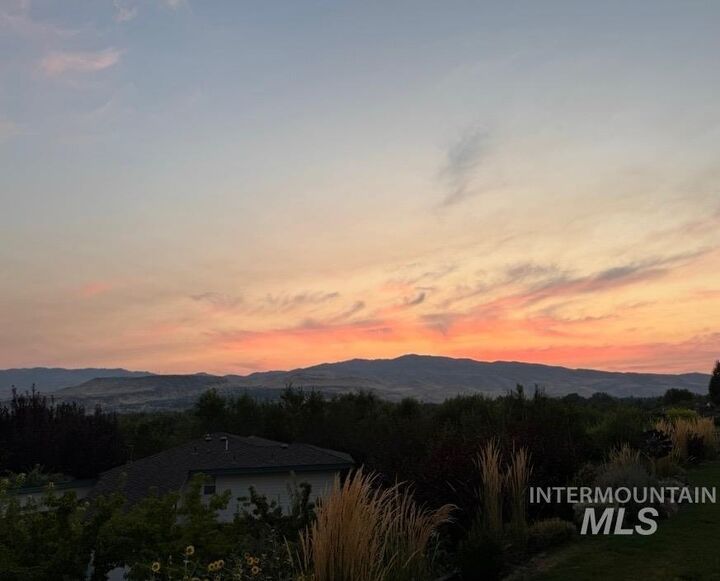 Property Photo:  318 E Lake Rim Lane  ID 83716 