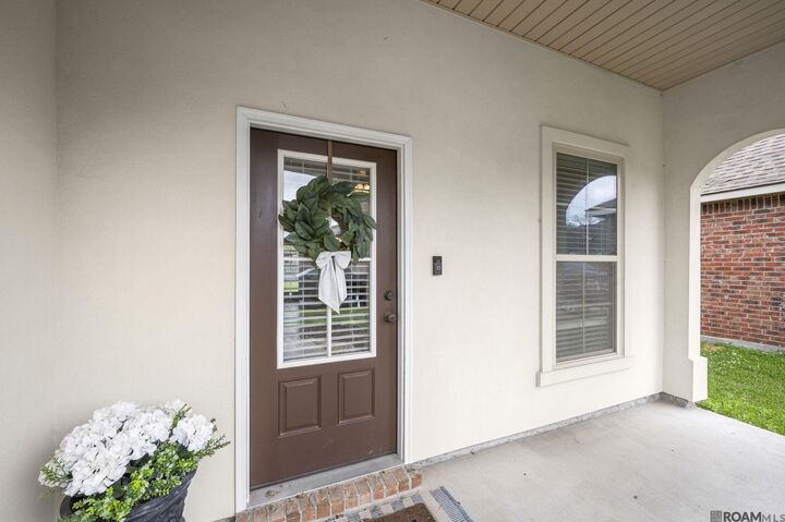 Property Photo:  946 Deer Pass Dr  LA 70820 