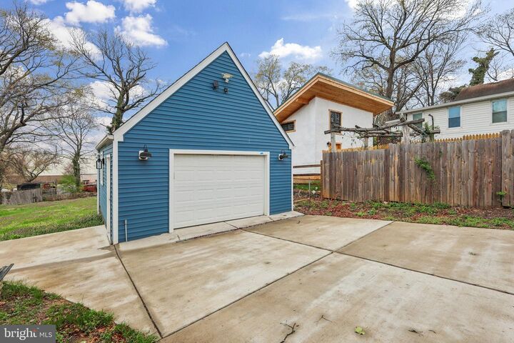 Property Photo:  1404 Beaver Heights Lane  MD 20743 