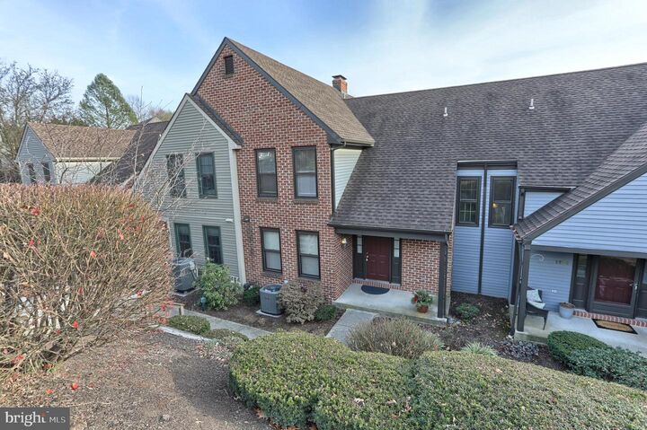 Property Photo:  1127 Wicklow Court  PA 17036 