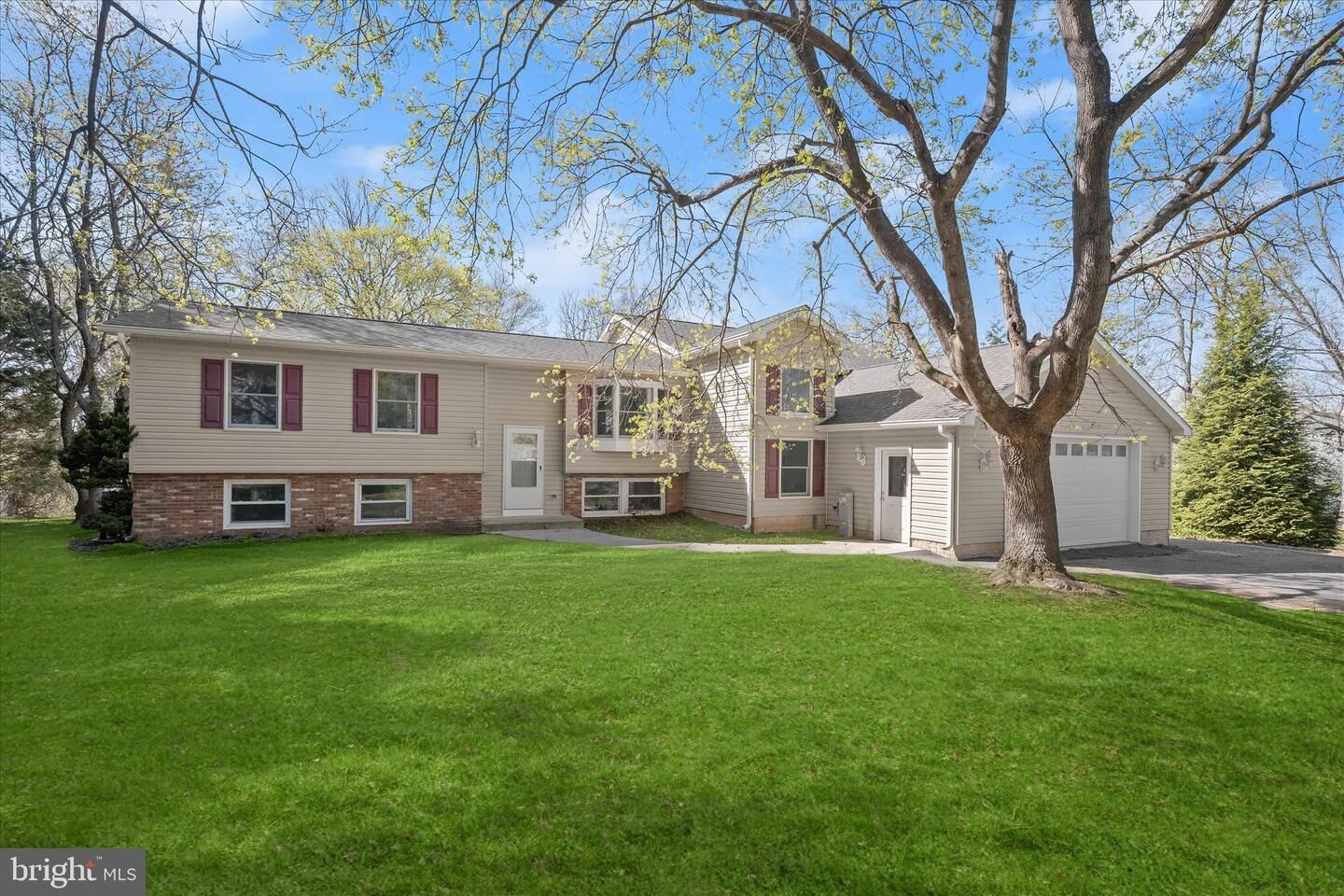 Property Photo: 14865 Bushy Park Road MD 21723