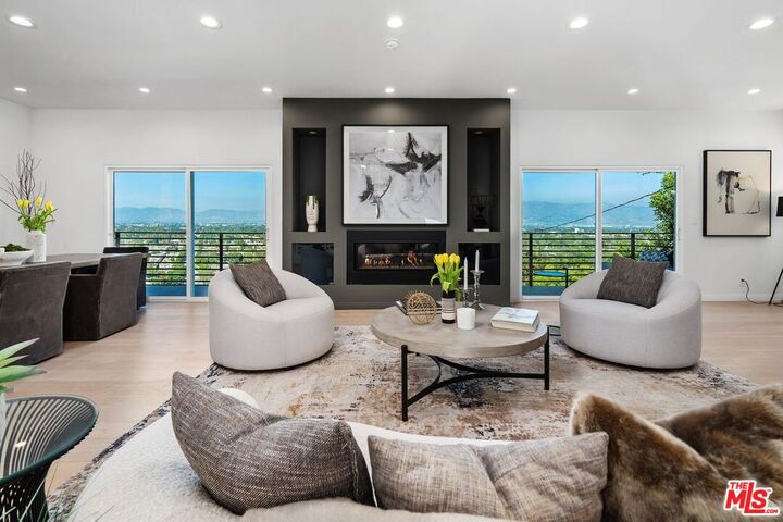 Property Photo:  11725 Laurelwood Dr  CA 91604 