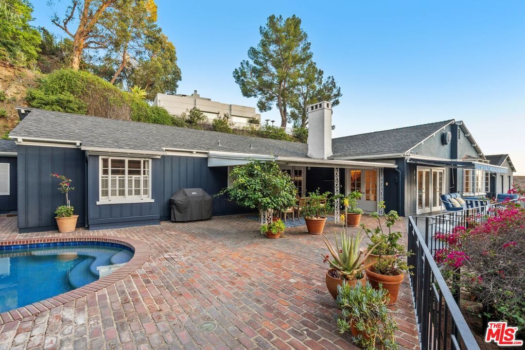 Property Photo:  2109 Castilian Dr  CA 90068 