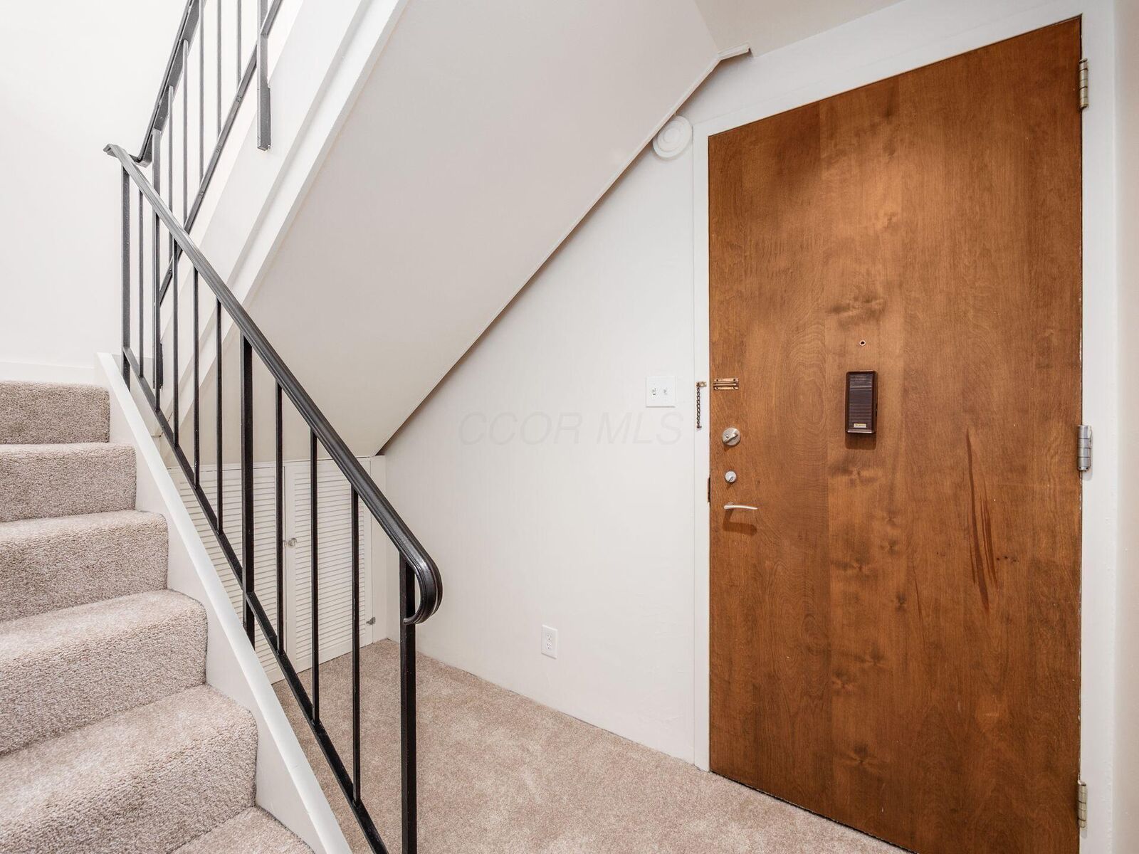 Property Photo: 1000 Urlin Avenue OH 43212