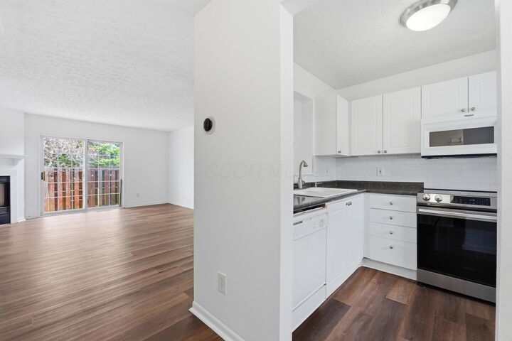 Property Photo:  758 Parkgrove Way  OH 43035 