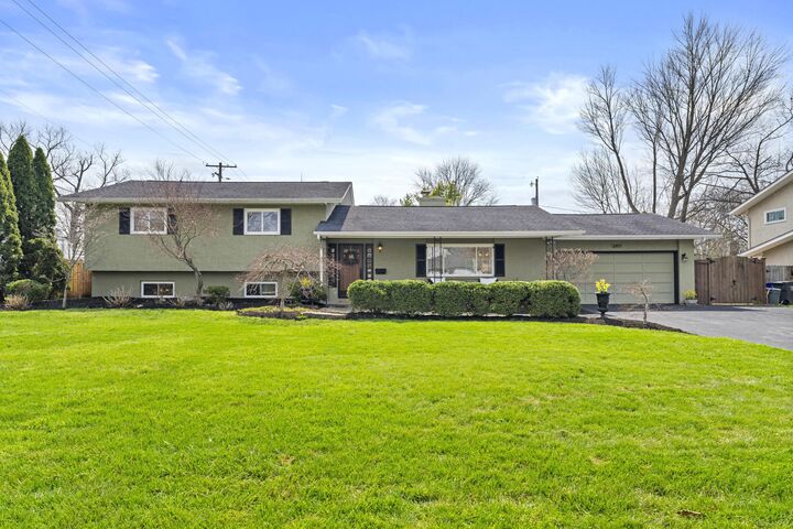 Property Photo:  2411 Sheringham Road  OH 43220 