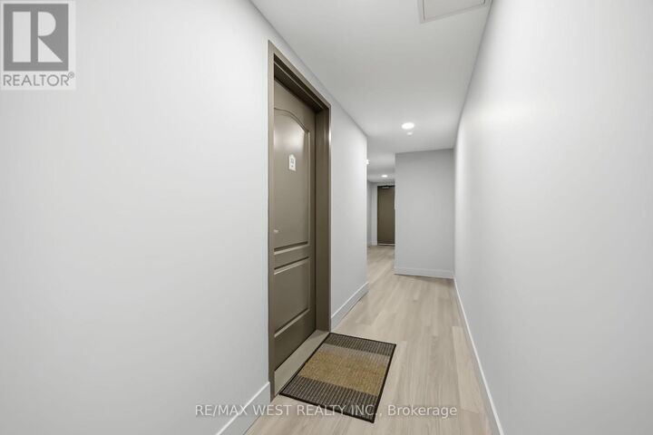 Property Photo:  3905 Southwest Major Mackenzie Drive 32  ON L4H 4J9 
