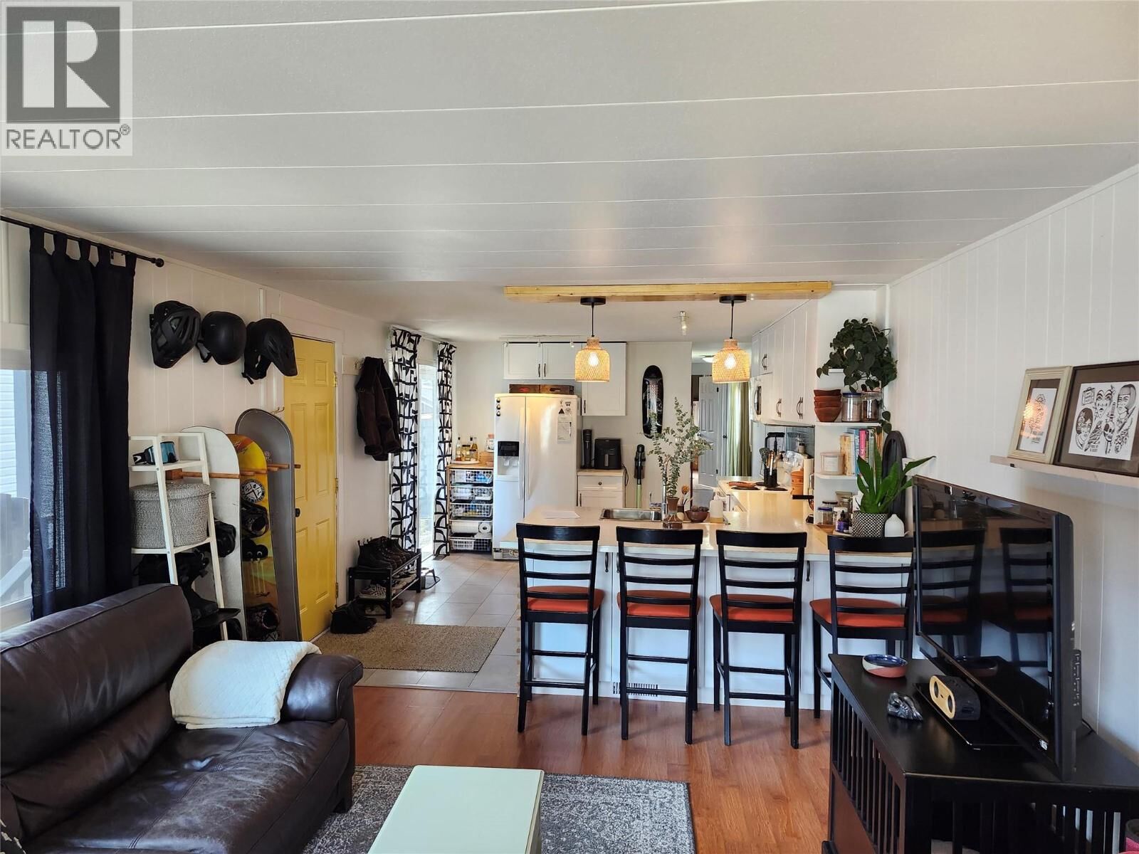 Property Photo:  606 Edward Street East 5  BC V0E 2S0 