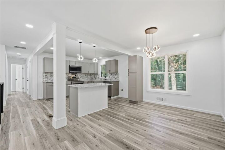 Property Photo:  3920 Wedgefield Circle  GA 30035 