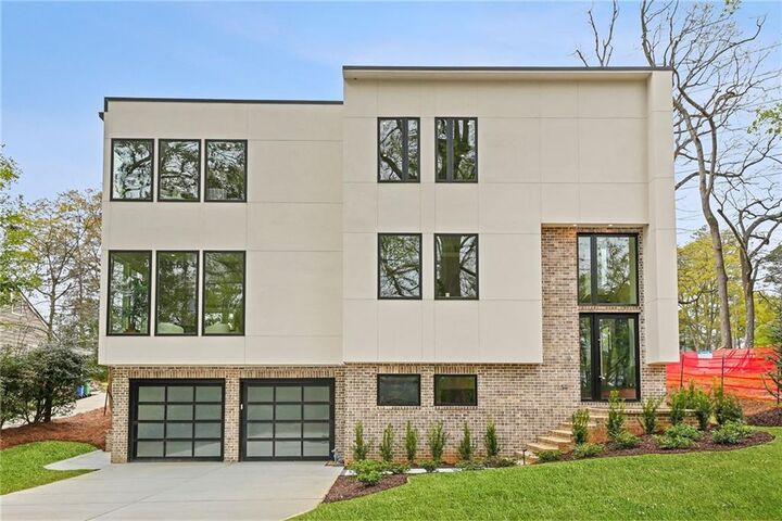 Property Photo: 1260 Kingsley Circle NE GA 30324