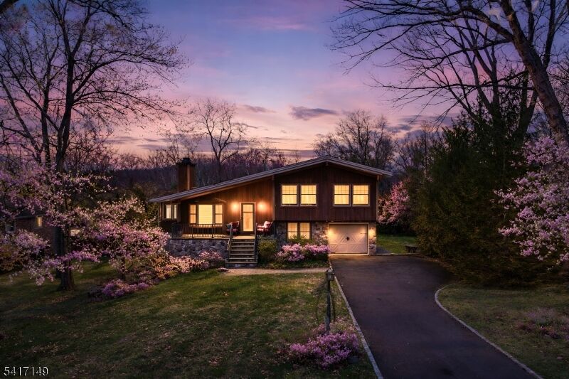 Property Photo:  4 Greenbrier Rd  NJ 08812 