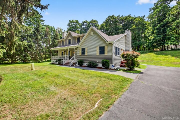 Property Photo:  6 Summer Winds Court  NY 12520 