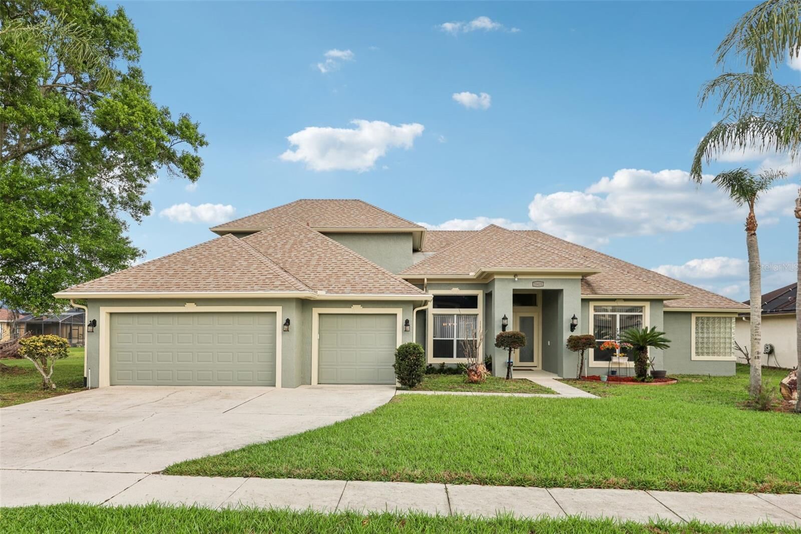 Property Photo:  20421 Netherland Street  FL 32833 